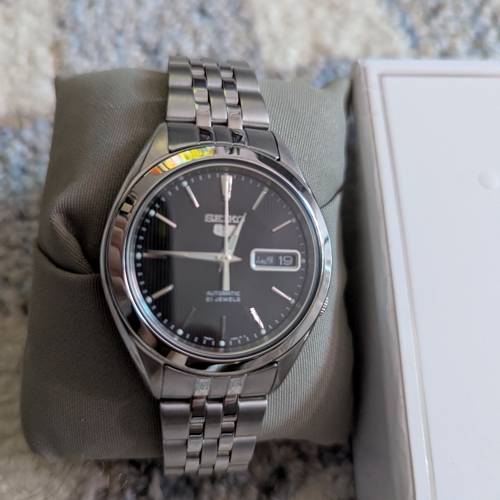 Seiko 5 Men's Stainless Steel Watch - Picture 2 of 8